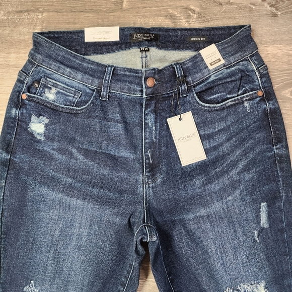 NWT JUDY BLUE Distressed Mid Rise Dark Wash Denim Skinny Fit Jean 14 W - Picture 2 of 15